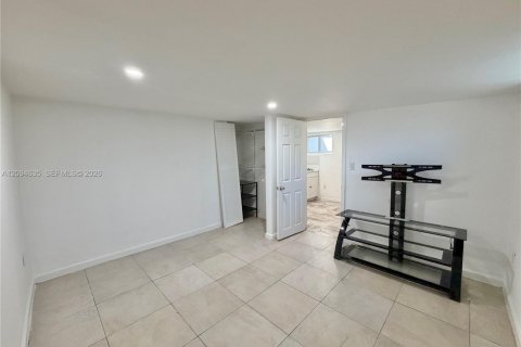 Immobilier commercial à louer à Miami, Floride: 1 chambre № 2384952 - photo 8
