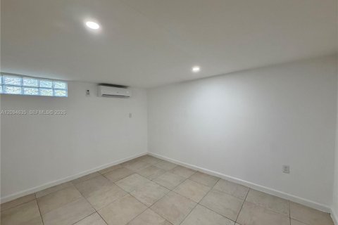 Immobilier commercial à louer à Miami, Floride: 1 chambre № 2384952 - photo 7