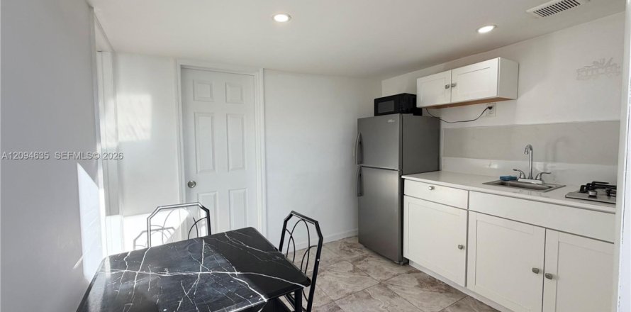 Immobilier commercial à Miami, Floride 1 chambre № 2384952