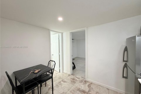 Immobilier commercial à louer à Miami, Floride: 1 chambre № 2384952 - photo 10