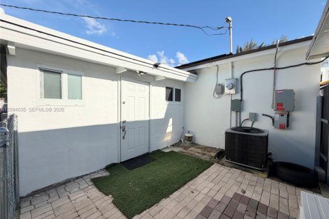 Immobilier commercial à louer à Miami, Floride: 1 chambre № 2384952 - photo 2
