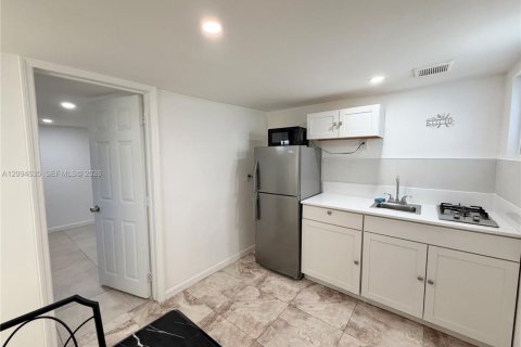 Immobilier commercial à louer à Miami, Floride: 1 chambre № 2384952 - photo 4