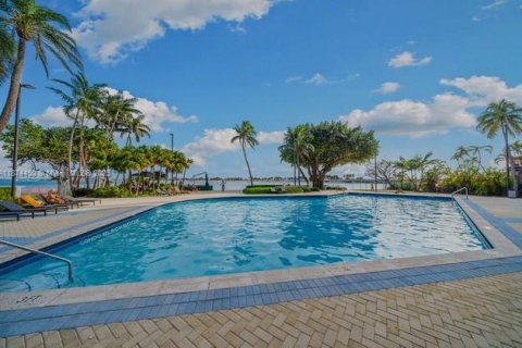 Condo in Miami, Florida, 1 bedroom  № 1926302 - photo 13