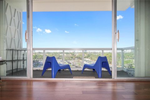Condo in Miami, Florida, 1 bedroom  № 1926302 - photo 8