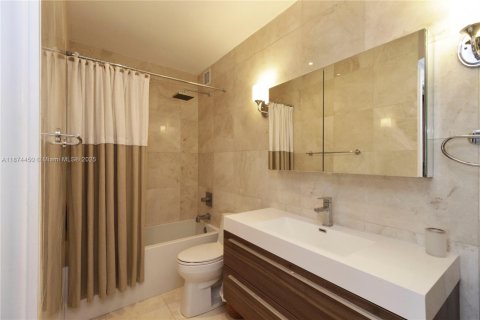 Condo in Miami, Florida, 1 bedroom  № 1926302 - photo 9