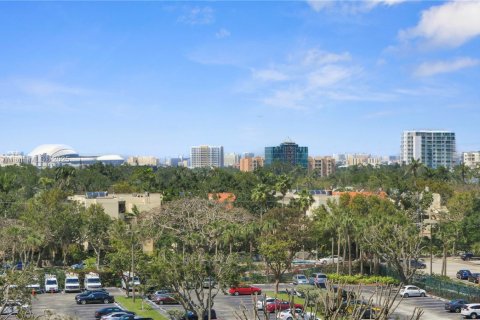 Condo in Miami, Florida, 1 bedroom  № 1926302 - photo 4