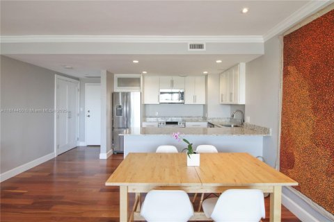 Condo in Miami, Florida, 1 bedroom  № 1926302 - photo 7