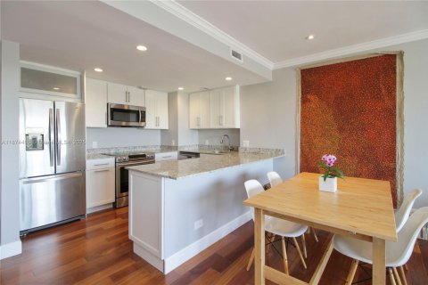 Condo in Miami, Florida, 1 bedroom  № 1926302 - photo 6