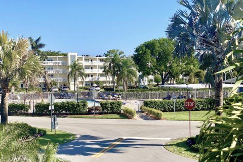 Condo in Deerfield Beach, Florida, 2 bedrooms  № 1142496 - photo 1
