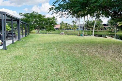 House in Davie, Florida 3 bedrooms, 190.91 sq.m. № 1989176 - photo 23