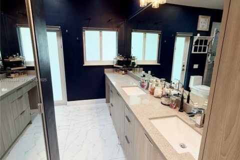 House in Davie, Florida 3 bedrooms, 190.91 sq.m. № 1989176 - photo 16