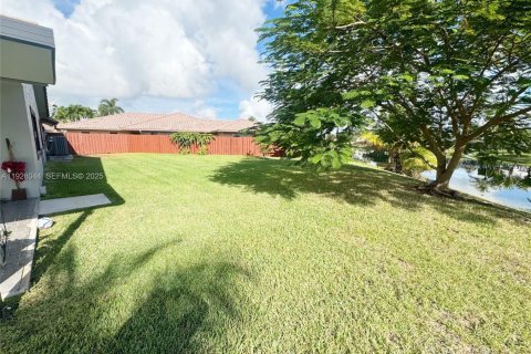 House in Davie, Florida 3 bedrooms, 190.91 sq.m. № 1989176 - photo 24