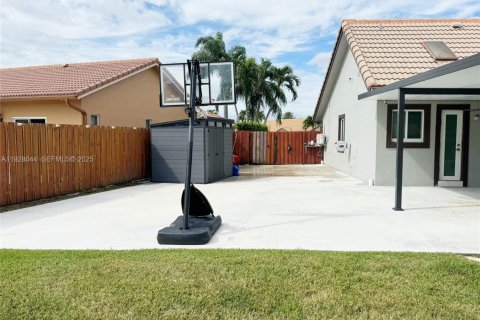 House in Davie, Florida 3 bedrooms, 190.91 sq.m. № 1989176 - photo 21