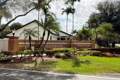 House in Davie, Florida 3 bedrooms, 190.91 sq.m. № 1989176 - photo 25