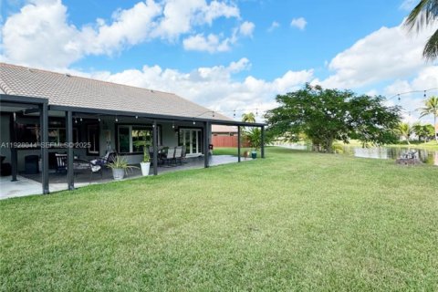 House in Davie, Florida 3 bedrooms, 190.91 sq.m. № 1989176 - photo 22