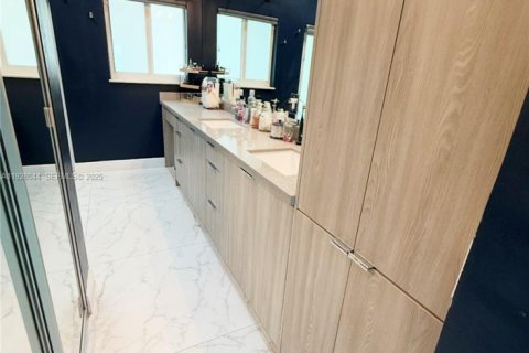 House in Davie, Florida 3 bedrooms, 190.91 sq.m. № 1989176 - photo 15