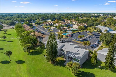 Купить кондоминиум в Мелборн, Флорида 5 комнат, 94.76м2, № 1983476 - фото 23