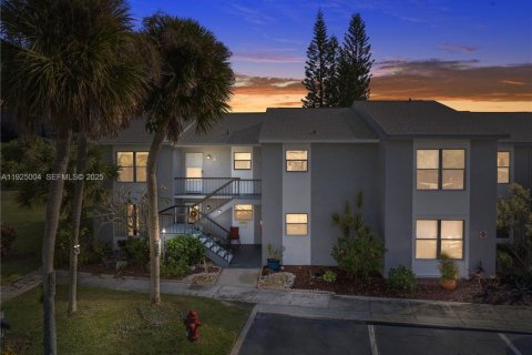 Купить кондоминиум в Мелборн, Флорида 5 комнат, 94.76м2, № 1983476 - фото 2