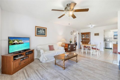 Купить кондоминиум в Мелборн, Флорида 5 комнат, 94.76м2, № 1983476 - фото 9