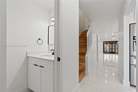 Adosado en venta en Pembroke Pines, Florida, 2 dormitorios, 112.78 m2 № 2001039 - foto 11