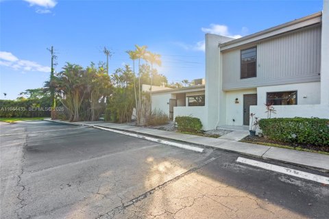 Adosado en venta en Pembroke Pines, Florida, 2 dormitorios, 112.78 m2 № 2001039 - foto 3