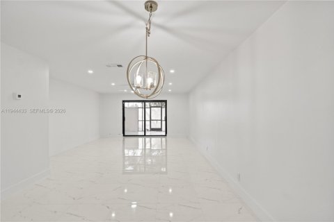 Adosado en venta en Pembroke Pines, Florida, 2 dormitorios, 112.78 m2 № 2001039 - foto 9