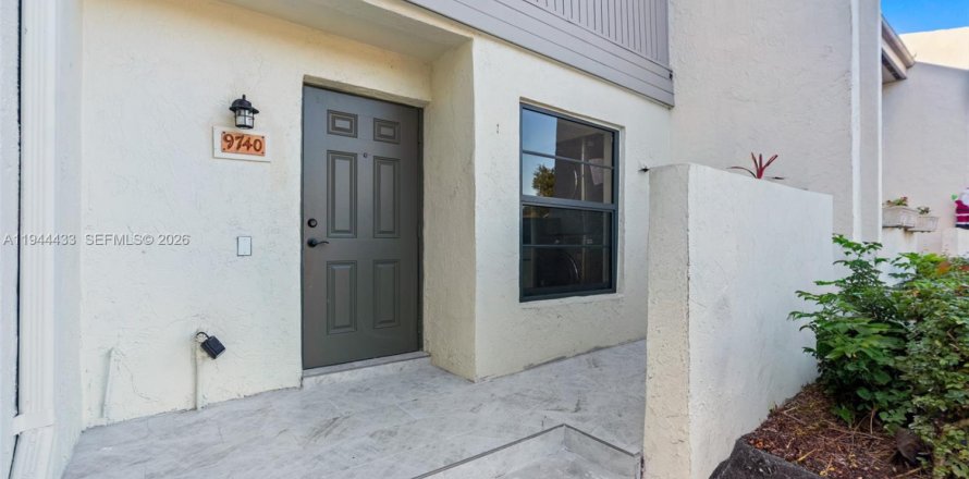 Adosado en Pembroke Pines, Florida 2 dormitorios, 112.78 m2 № 2001039