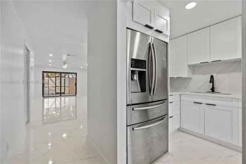 Adosado en venta en Pembroke Pines, Florida, 2 dormitorios, 112.78 m2 № 2001039 - foto 20