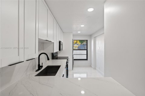 Adosado en venta en Pembroke Pines, Florida, 2 dormitorios, 112.78 m2 № 2001039 - foto 19