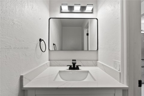 Adosado en venta en Pembroke Pines, Florida, 2 dormitorios, 112.78 m2 № 2001039 - foto 14