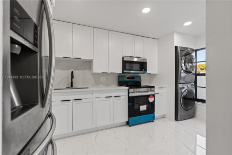 Adosado en venta en Pembroke Pines, Florida, 2 dormitorios, 112.78 m2 № 2001039 - foto 18