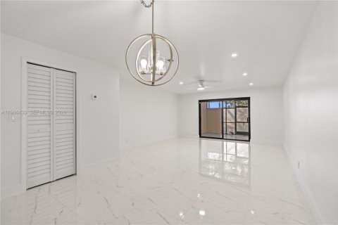 Adosado en venta en Pembroke Pines, Florida, 2 dormitorios, 112.78 m2 № 2001039 - foto 8