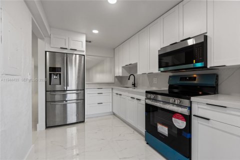 Adosado en venta en Pembroke Pines, Florida, 2 dormitorios, 112.78 m2 № 2001039 - foto 17