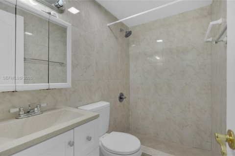 Снять в аренду таунхаус в Майами, Флорида 2 спальни, 76.92м2, № 1999152 - фото 22