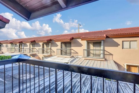 Снять в аренду таунхаус в Майами, Флорида 2 спальни, 76.92м2, № 1999152 - фото 21