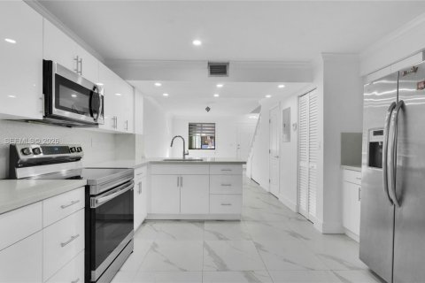 Таунхаус в Майами, Флорида 2 спальни, 76.92м2 № 1999152