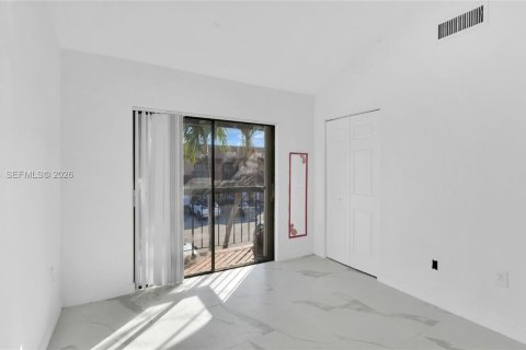 Снять в аренду таунхаус в Майами, Флорида 2 спальни, 76.92м2, № 1999152 - фото 24