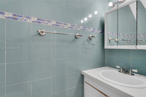 Снять в аренду таунхаус в Майами, Флорида 2 спальни, 76.92м2, № 1999152 - фото 8