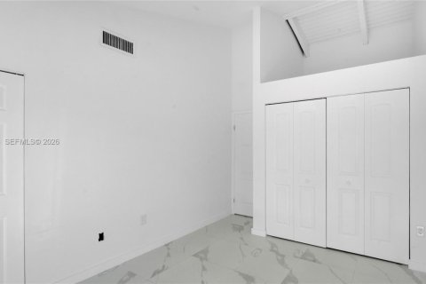 Снять в аренду таунхаус в Майами, Флорида 2 спальни, 76.92м2, № 1999152 - фото 26