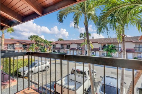 Снять в аренду таунхаус в Майами, Флорида 2 спальни, 76.92м2, № 1999152 - фото 30