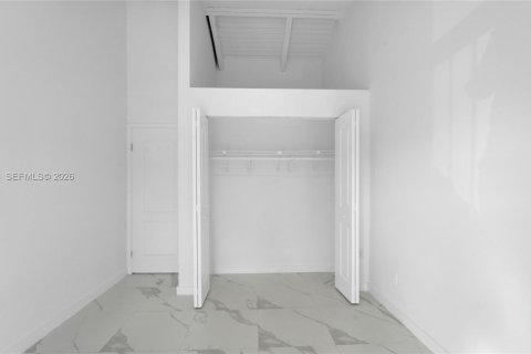 Снять в аренду таунхаус в Майами, Флорида 2 спальни, 76.92м2, № 1999152 - фото 28