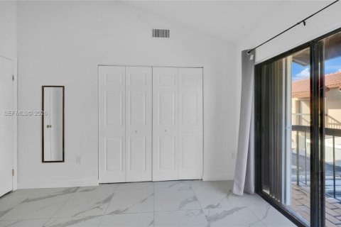 Снять в аренду таунхаус в Майами, Флорида 2 спальни, 76.92м2, № 1999152 - фото 19