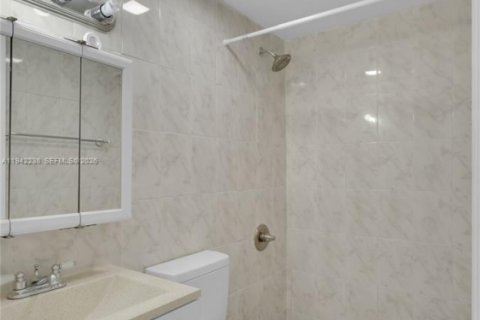 Снять в аренду таунхаус в Майами, Флорида 2 спальни, 76.92м2, № 1999152 - фото 23