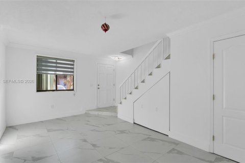 Снять в аренду таунхаус в Майами, Флорида 2 спальни, 76.92м2, № 1999152 - фото 6