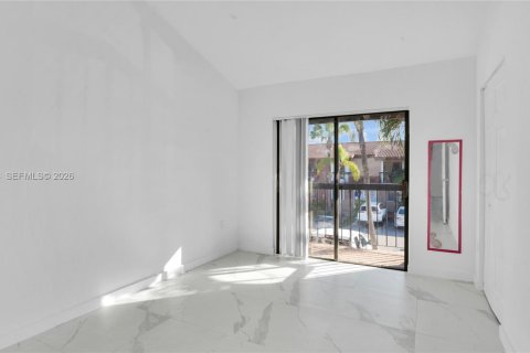 Снять в аренду таунхаус в Майами, Флорида 2 спальни, 76.92м2, № 1999152 - фото 25