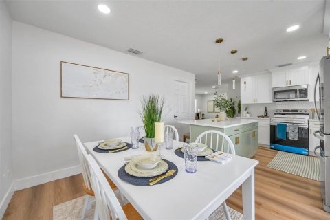 House in Saint Petersburg, Florida 3 bedrooms, 111.11 sq.m. № 1795154 - photo 23
