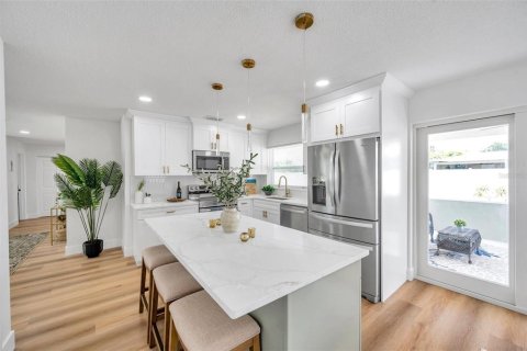 House in Saint Petersburg, Florida 3 bedrooms, 111.11 sq.m. № 1795154 - photo 15