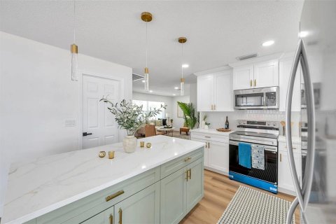 House in Saint Petersburg, Florida 3 bedrooms, 111.11 sq.m. № 1795154 - photo 17