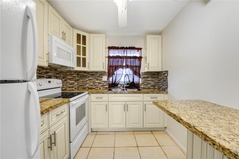 Кондоминиум с 1 спальней в Холливуд, Флорида № 2009678