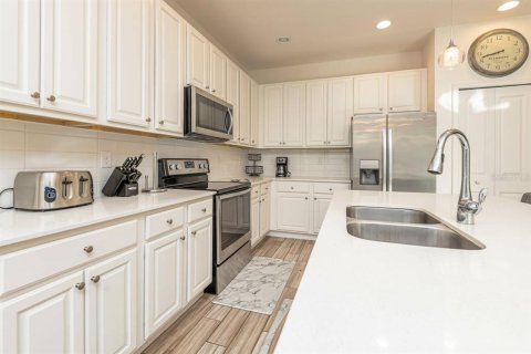 House in Kissimmee, Florida 5 bedrooms, 284.93 sq.m. № 2115041 - photo 4